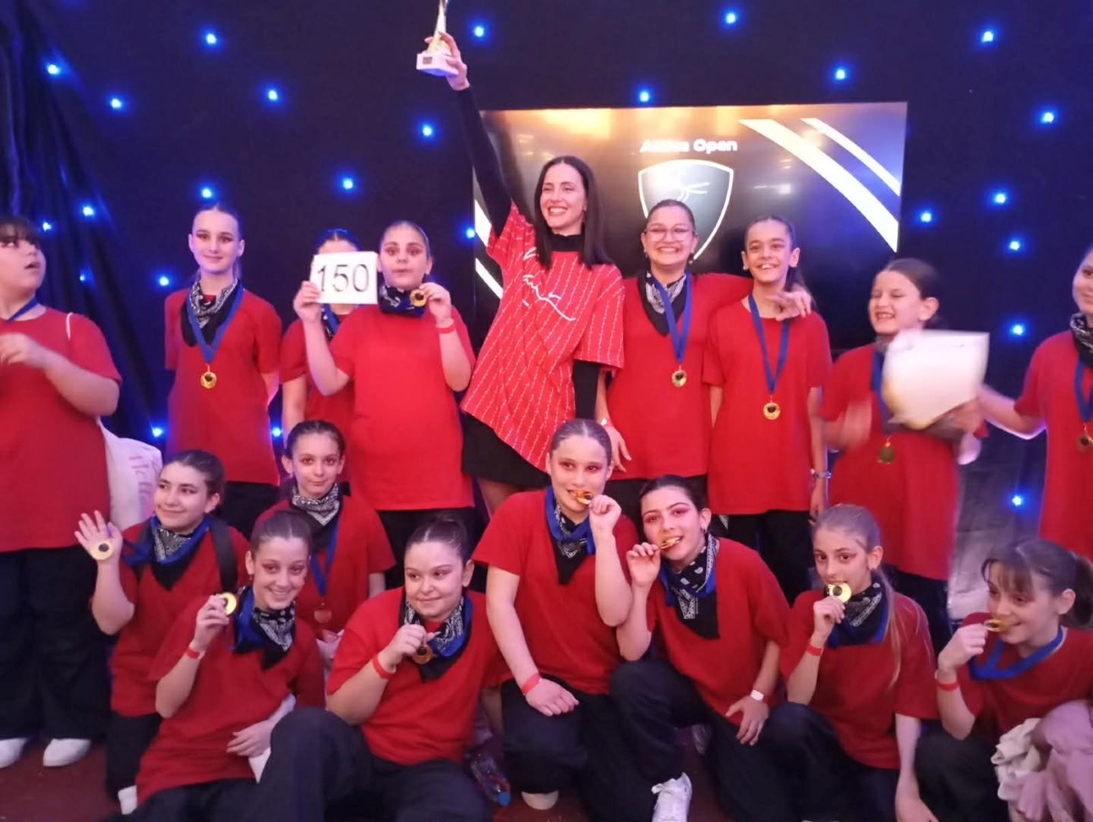 &Nu;&Epsilon;&Alpha; &Epsilon;&Pi;&Iota;&Tau;&Upsilon;&Chi;&Iota;&Alpha; &Tau;&Eta;&Sigma; &Omicron;&Mu;&Alpha;&Delta;&Alpha;&Sigma; HIP HOP "RED CREW" &Tau;&Omega;&Nu; &Kappa;&Alpha;&Lambda;&Lambda;&Iota;&Tau;&Epsilon;&Chi;&Nu;&Iota;&Kappa;&Omega;&Nu; &Tau;&Mu;&Eta;&Mu;&Alpha;&Tau;&Omega;&Nu; &Tau;&Omicron;&Upsilon; &Delta;&Eta;&Mu;&Omicron;&Upsilon;